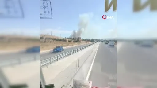 Ezine’de otluk alanda çıkan yangına müdahale ediliyor