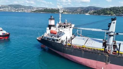 İstanbul Boğazı "M/V New Victory" gemisinin geçişi nedeniyle çift yönlü trafiğe kapatıldı