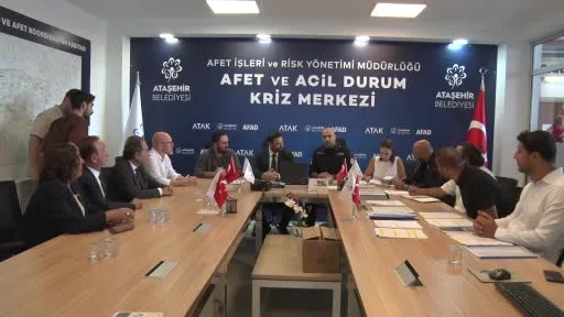 Ataşehir’de 17 Ağustos deprem şehitleri anıldı: "Deprem değil, hazırlıksızlık felaket getirir"