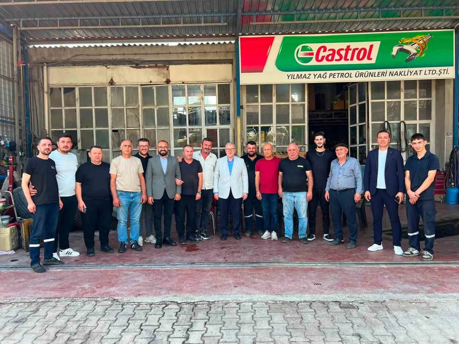 AK Parti heyeti sanayi esnafıyla bir araya geldi