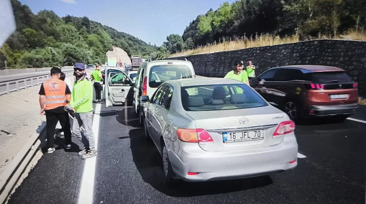 Bilecik’te 4 araç birbirine girdi: 1 yaralı