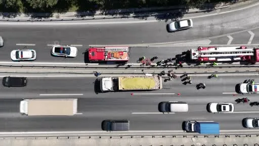 Bağcılar’da hafriyat kamyonunun altında kalan motosikletli hayatını kaybetti