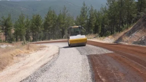 Dursunbey’de Başkan Akın’ın söz verdiği yol tamamlandı