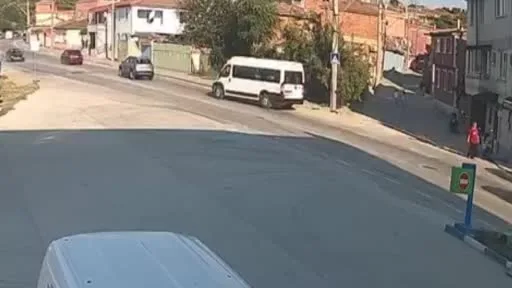 Edirne’de "dur" ihtarına uymayan iki aracın kaçışı kazayla son buldu