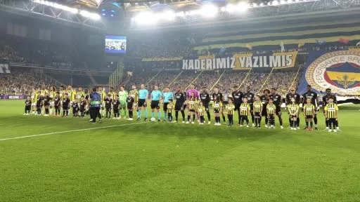 UEFA Şampiyonlar Ligi: Fenerbahçe: 0 - Olympique Lyon: 1 (İlk yarı)