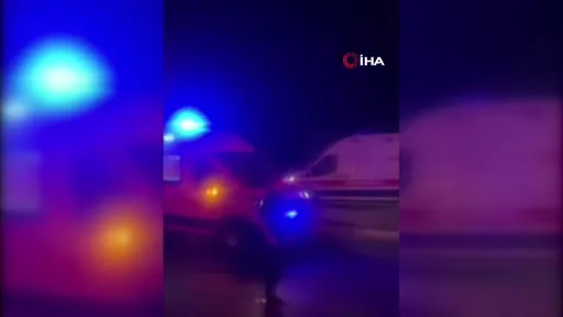 Hafif ticari araçla çarpışan SUV yan yattı: 1’i ağır, 1’i bebek, toplam 7 yaralı