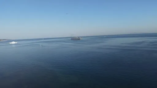 TCG Anadolu ve TCG Heybeliada Yalova’da vatandaşları selamladı