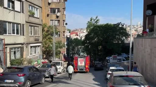 Beyoğlu’nda otel yangını: 17 kişi tahliye edildi
