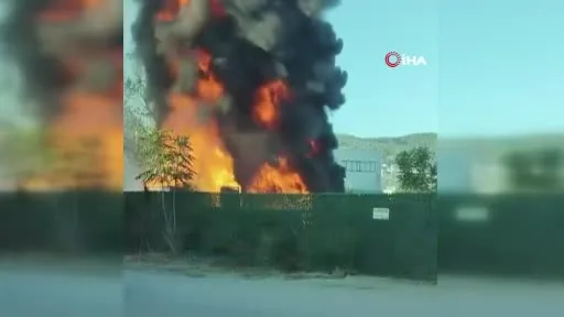 Bursa’da korkutan yangın...Gökyüzünü siyah duman kapladı