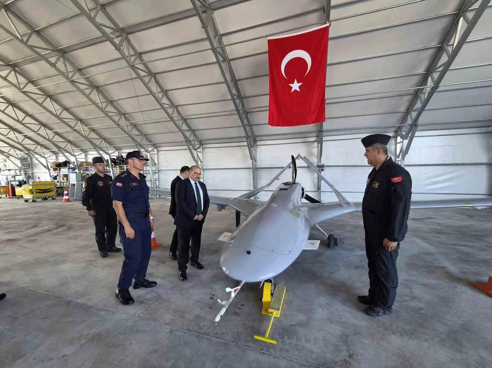 Vali Ustaoğlu, Bandırma’da güvenlik ve hizmet gündemiyle temaslarda bulundu