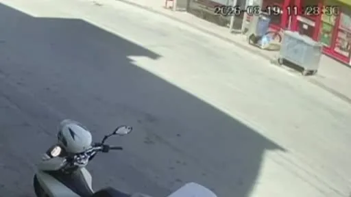 Kamyonetle motosiklet çarpıştı : 2 yaralı