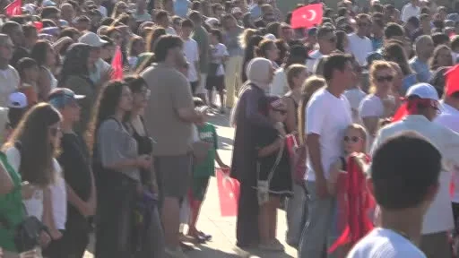 Türk Yıldızları’ndan Yalova semalarında nefes kesen gösteri