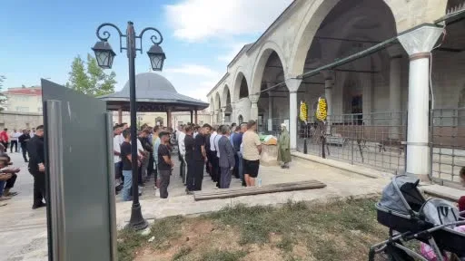 Babaeski’de derede boğulan çocuk gözyaşlarıyla son yolculuğuna uğurlandı