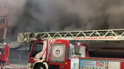Marketin manav reyonunda korkutan yangın