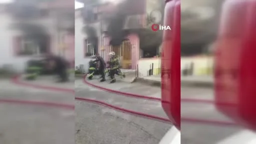İtfaiyecinin Türk bayrağı hassasiyeti