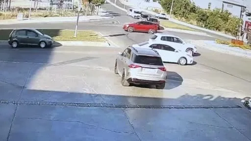 Tır ile motosiklet çarpıştı: 1 yaralı