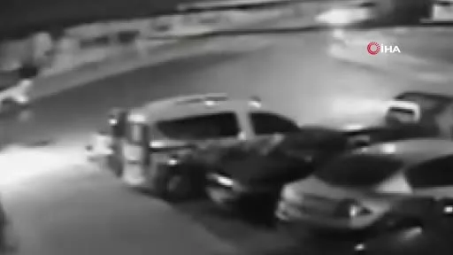 Motosiklet ile taksi kafa kafaya çarpıştı