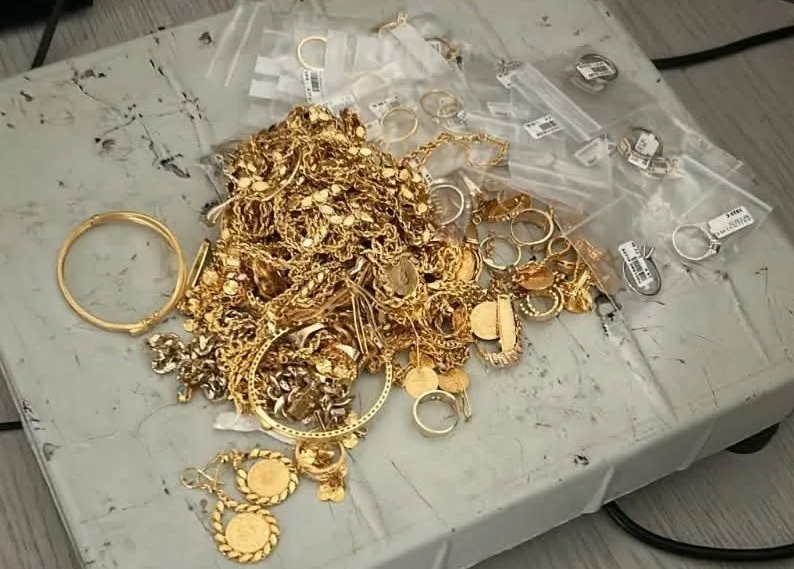 Bulgaristan’da gurbetçi ailenin aracında 603 gram kaçak altın ele geçirildi