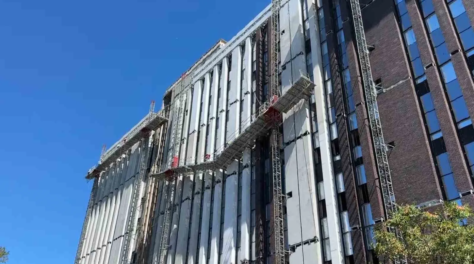 Kağıthane’de inşaatta iskele kırıldı: Mahsur kalan 4 işçi kurtarıldı