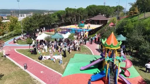 Gaziosmanpaşa’da 100 çocuk çamura bulandı, eğlence dondurmayla devam etti