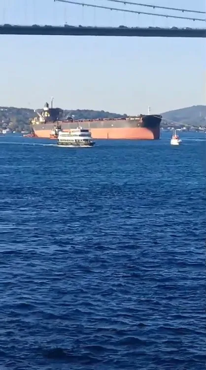 Kerç Boğazı’nda İHA saldırısına uğrayan gemi İstanbul Boğazı’ndan geçti