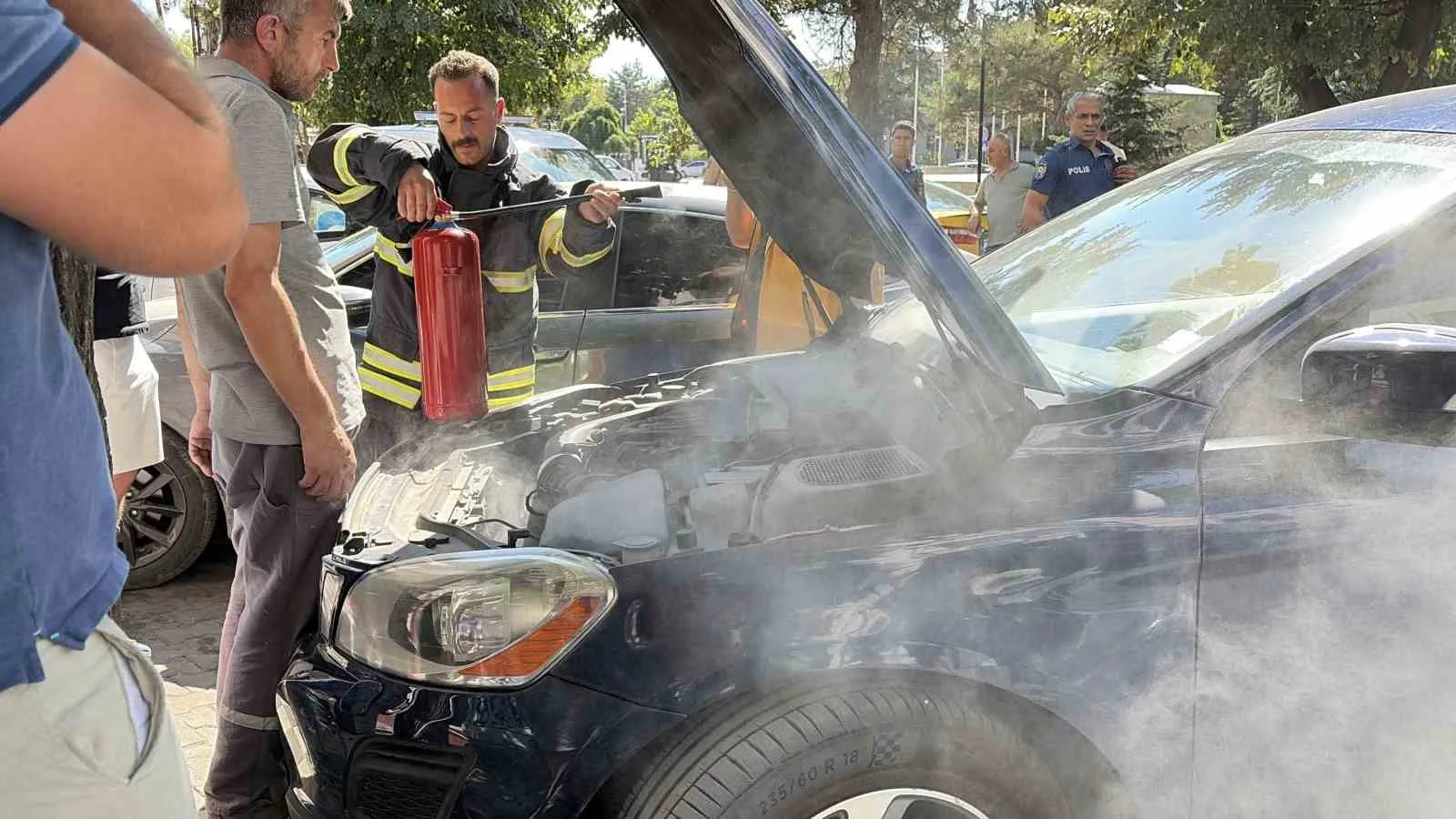 Kırklareli’nde otomobilden yükselen dumanlar paniğe sebep oldu