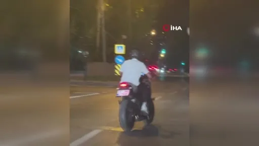 Drift atarak trafiği tehlikeye sokan motosikletli kamerada