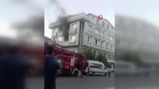 Mutfakta yangın çıktı, doğalgaz bomba gibi patladı