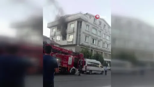 Mutfakta yangın çıktı, doğalgaz bomba gibi patladı: Patlama anı kamerada