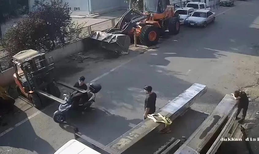 Tekirdağ’da pes dedirten kaza: Motosikletli forkliftin demir ayaklarına çarptı