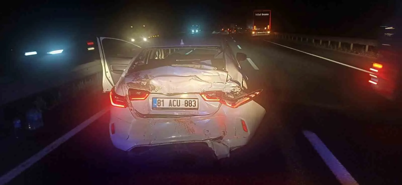 Alkollü tır sürücüsü otomobile arkadan çarptı, 3 yaralı