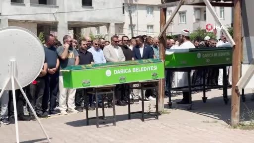 Denizde cansız bedenleri bulunan 3 kardeşin tabutları yan yana dizildi: Doğum gününde toprağa verildi