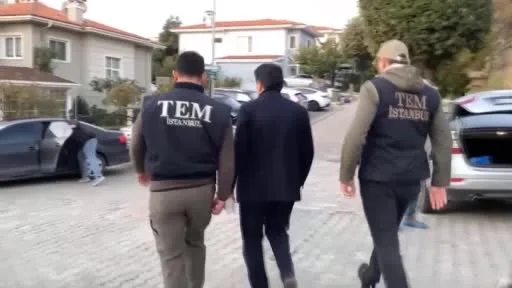 Esenyurt Belediye Başkanlığı görevinden uzaklaştırılan tutuksuz sanık Ahmet Özer ’özel belgede’ sahtecilik suçundan beraat etti.