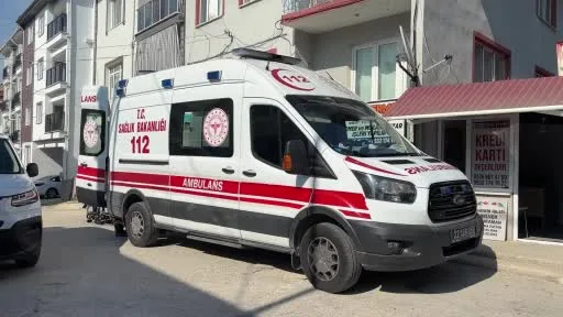 Edirne’de çatıya çıkan şahıs ekiplerin müdahalesiyle kurtarıldı
