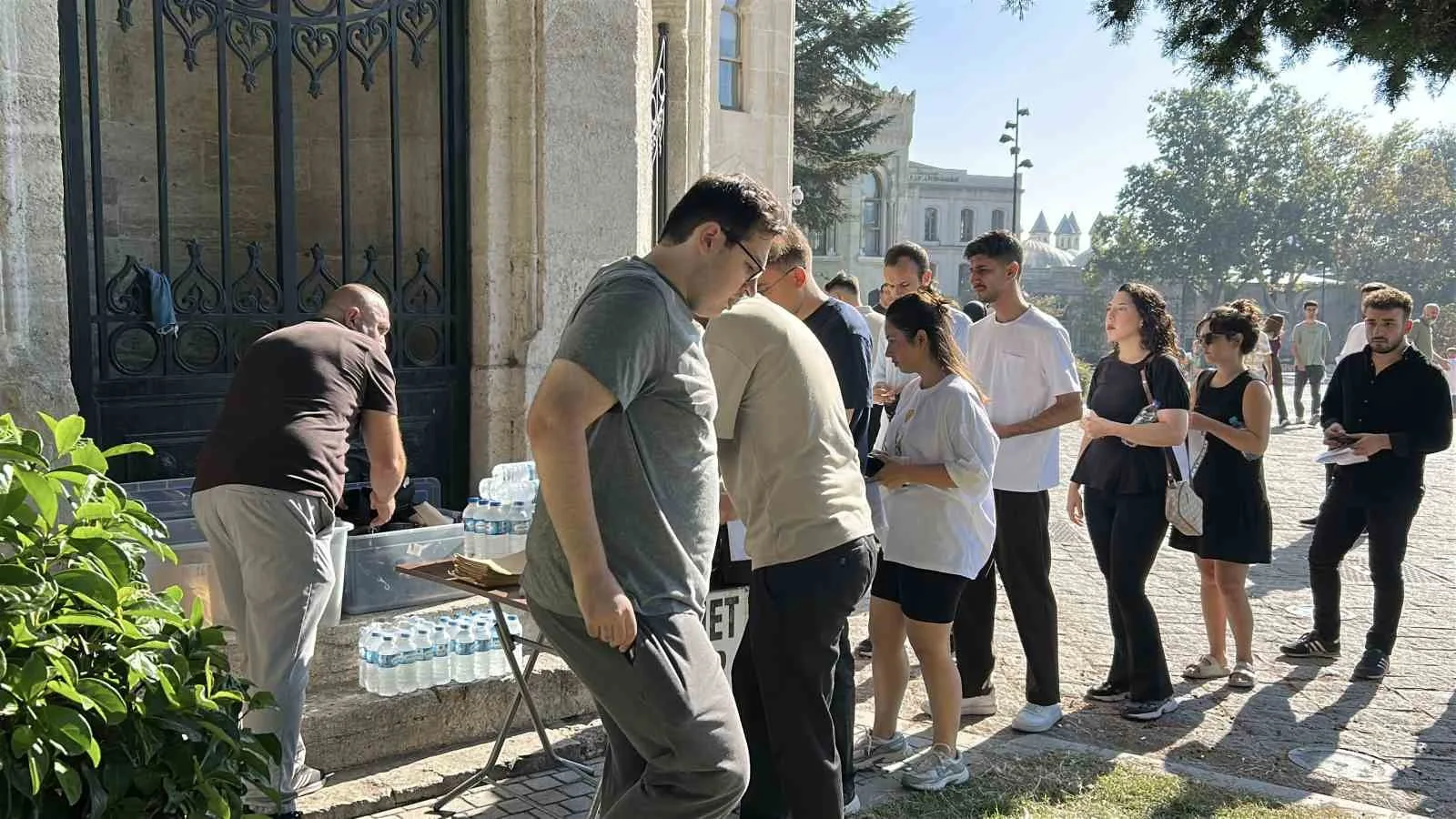 İstanbul’da KPSS heyecanı: Adaylar sınav binalarına gelmeye başladı