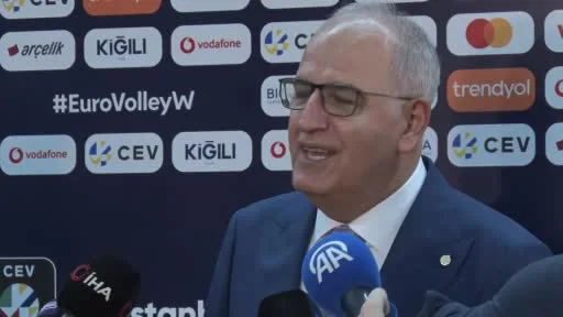 Mehmet Akif Üstündağ: "İstiklal Marşı’nı okutup, Türk bayrağını göklere çektiren tarihi bir takımdan bahsediyoruz"