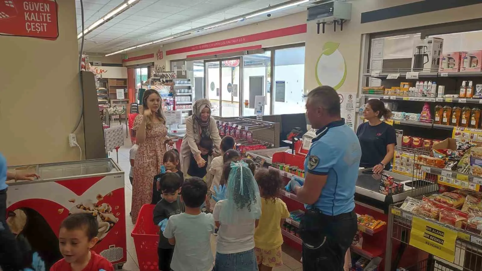 Zabıta Haftası’nda miniklerden anlamlı denetim