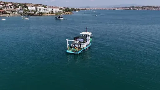 Büyükşehir denizleri hayalet ağlardan temizliyor