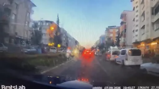 Tekerlekli sandalyedeki vatandaşın ayağına çarpıp yoluna devam etti