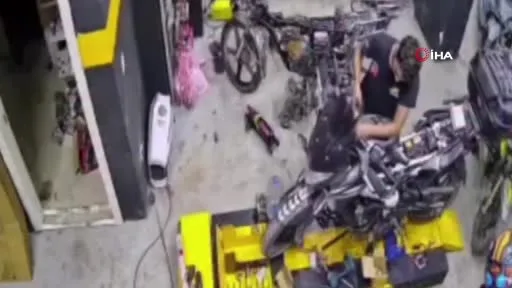 Gece yarısı çalışırken gördü, emeğini motosikletle ödüllendirdi