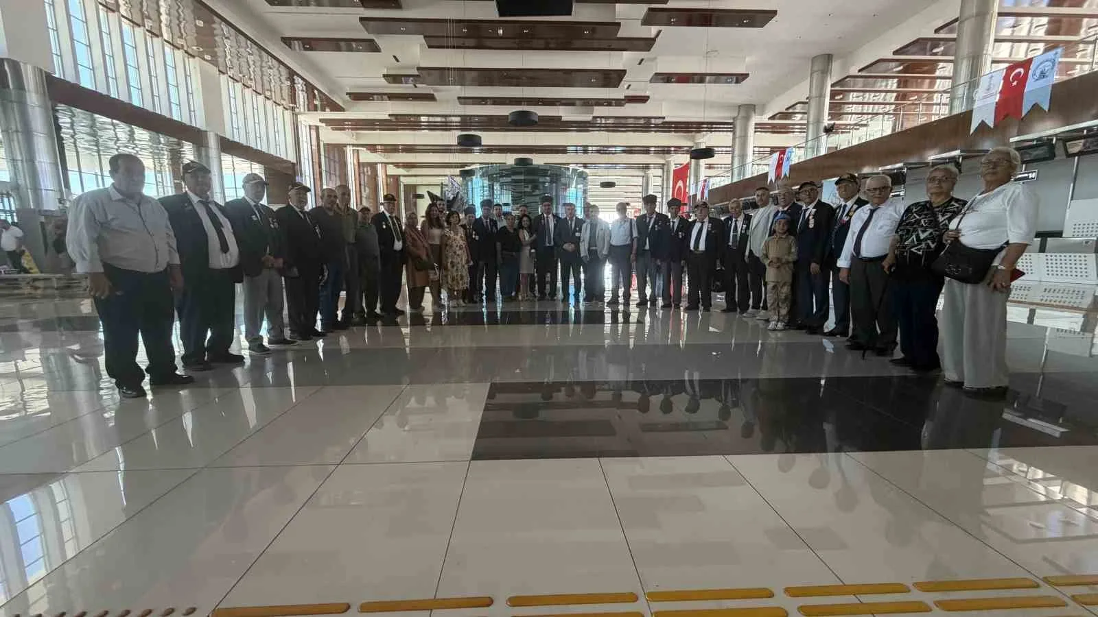 Kocaseyit Havalimanı’nda gazi ve yakınları onuruna program düzenlendi