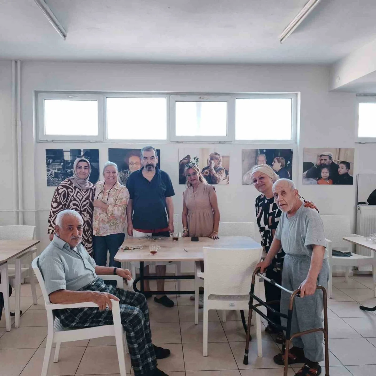 Burhaniye’de kadın muhtardan huzurevi ziyareti