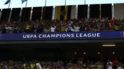 UEFA Şampiyonlar Ligi: Fenerbahçe: 0 - Roma: 1 (İlk yarı)