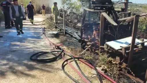 Mermer fabrikasının bahçesinde başlayıp ormanlık alana sıçrayan yangın büyümeden söndürüldü