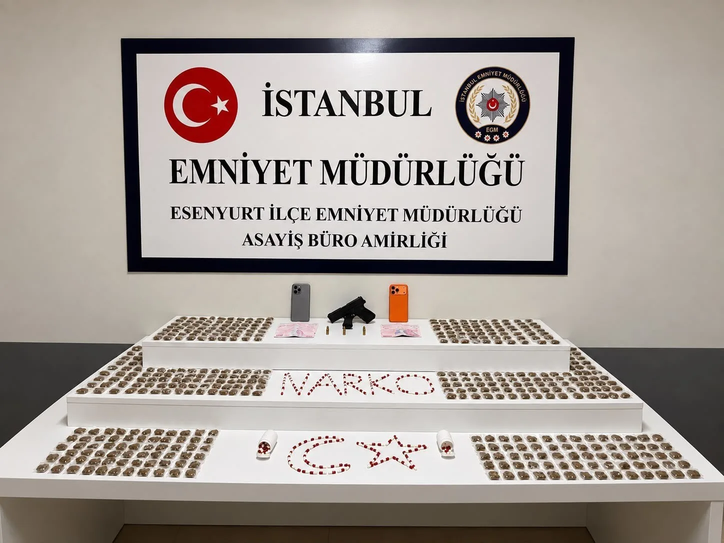 Esenyurt’ta şüpheli araçtan uyuşturucu çıktı: 2 gözaltı