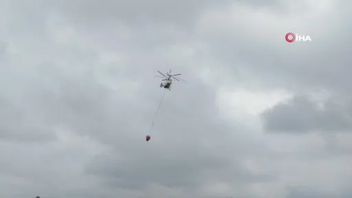 Arnavutköy Hacımaşlı’da ormanlık alanda yangın çıktı. Olay yerine çok sayıda itfaiye ekibi sevk edildi. İtfaiye ekiplerinin yangının bulunduğu bölgeye erişememesi nedeniyle hava desteği istendi. Yangına helikopterlerle müdahale ediliyor.