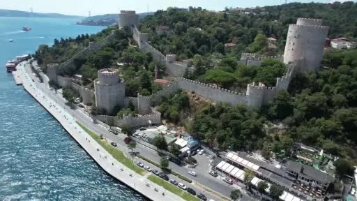 Rumeli Hisarı’ndaki bitmeyen restorasyona tepki: "90 günde yapıldı, 6,5 yıldır bitirilemiyor"