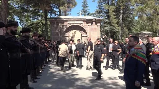 Adalet Bakanı Akın Gürlek, Ertuğrul Gazi Türbesini ziyaret etti