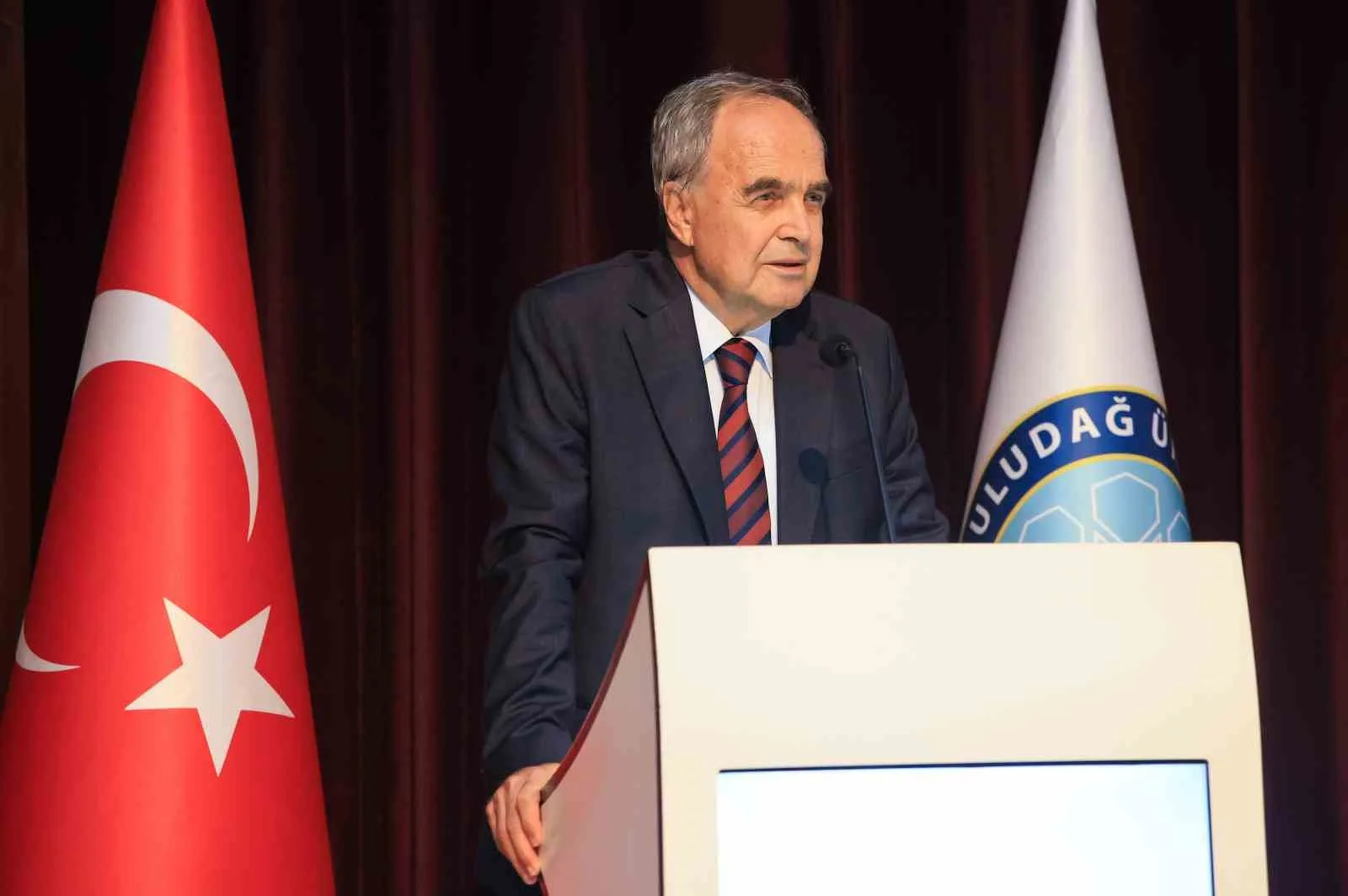 BUÜ Tıp Fakültesinde yeni eğitim-öğretim yılı ilk ders töreniyle başladı