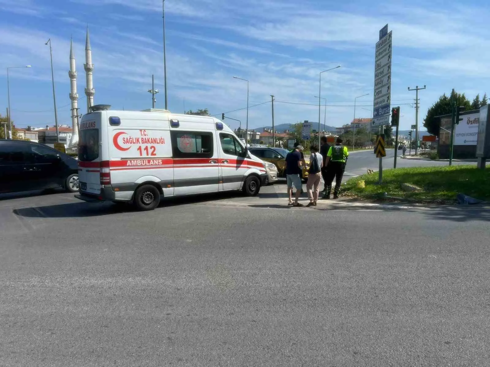 Bursa’da kavşakta iki otomobil çarpıştı: 1 yaralı
